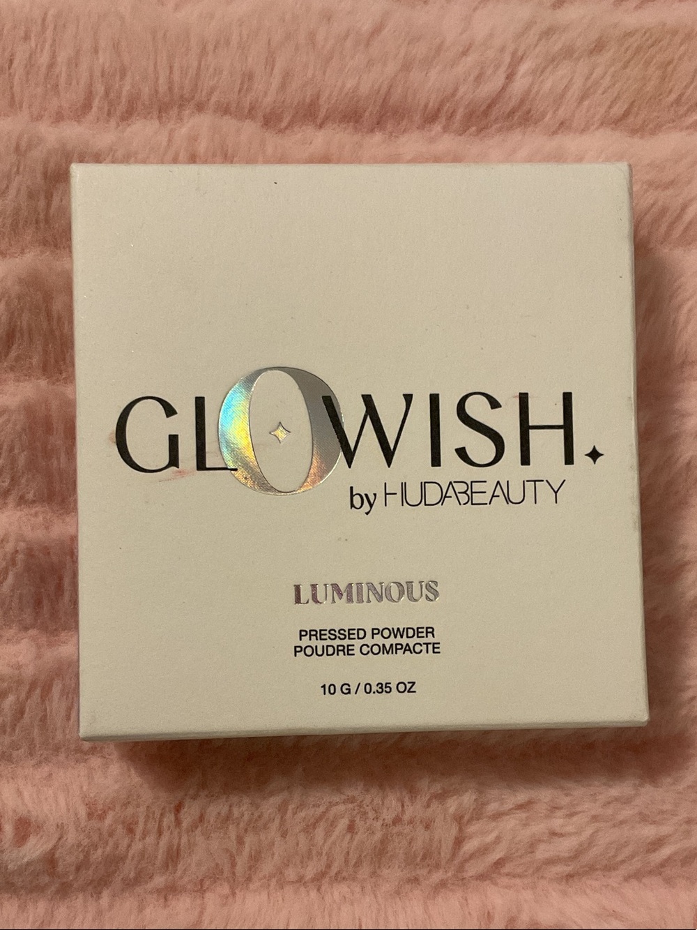 HUDA BEAUTY Glowish Luminous Pressed Powder - Fair 01